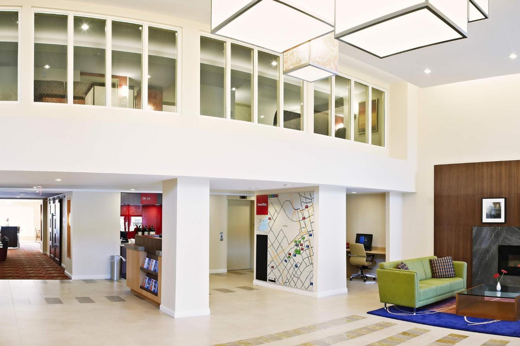 Towneplace Suites By Marriott Mississauga-Airport Corporate Centre Interior photo